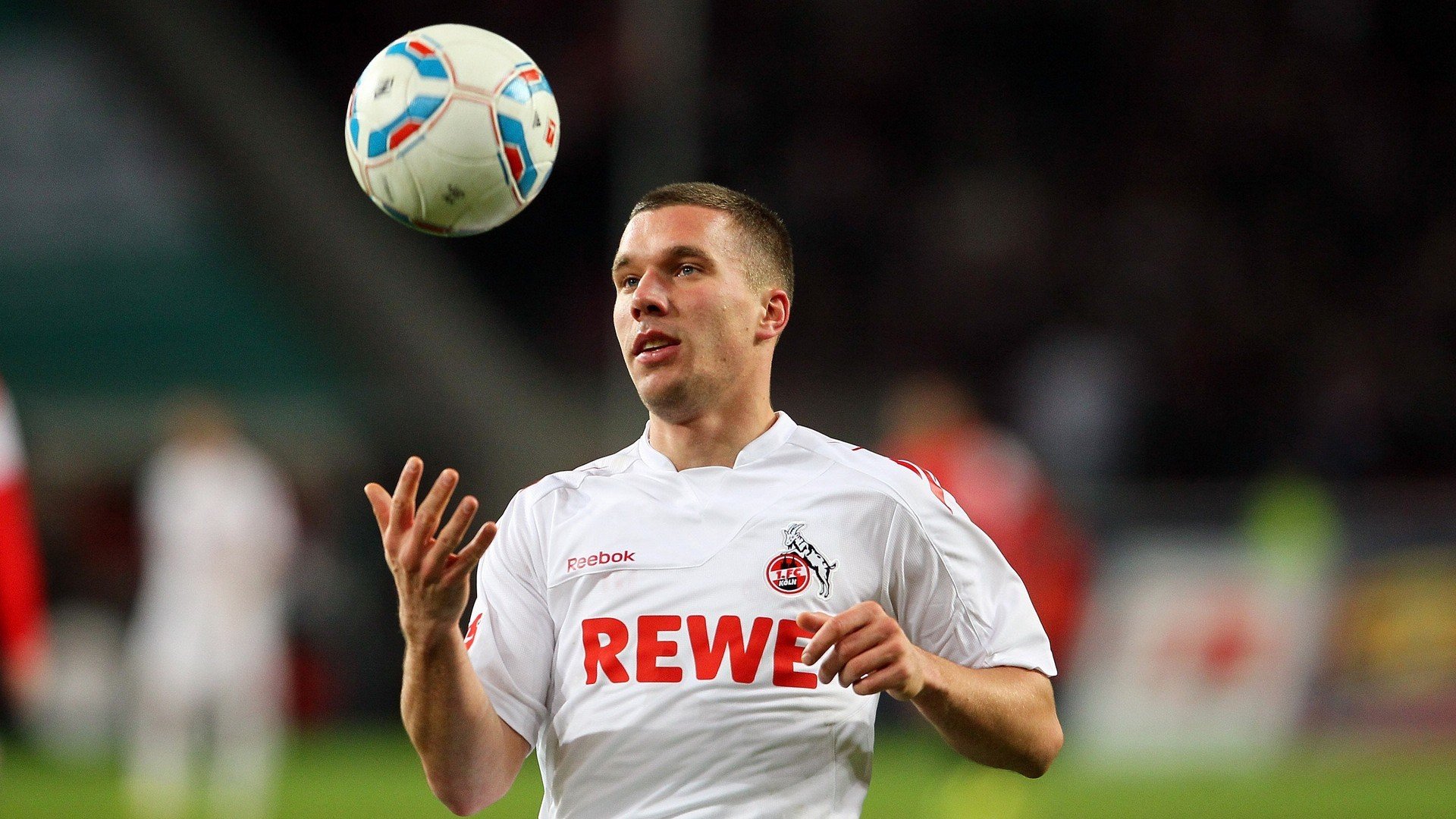 法国名将拉维勒涅刷新撑杆跳赛季最佳 巴黎奥运会备战再添信心